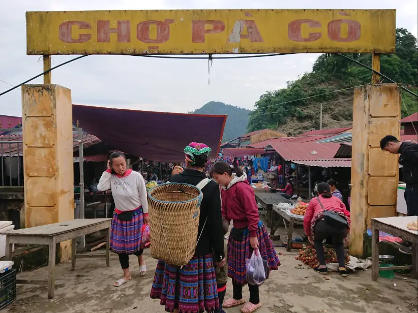 Cổng chợ Pà Cò