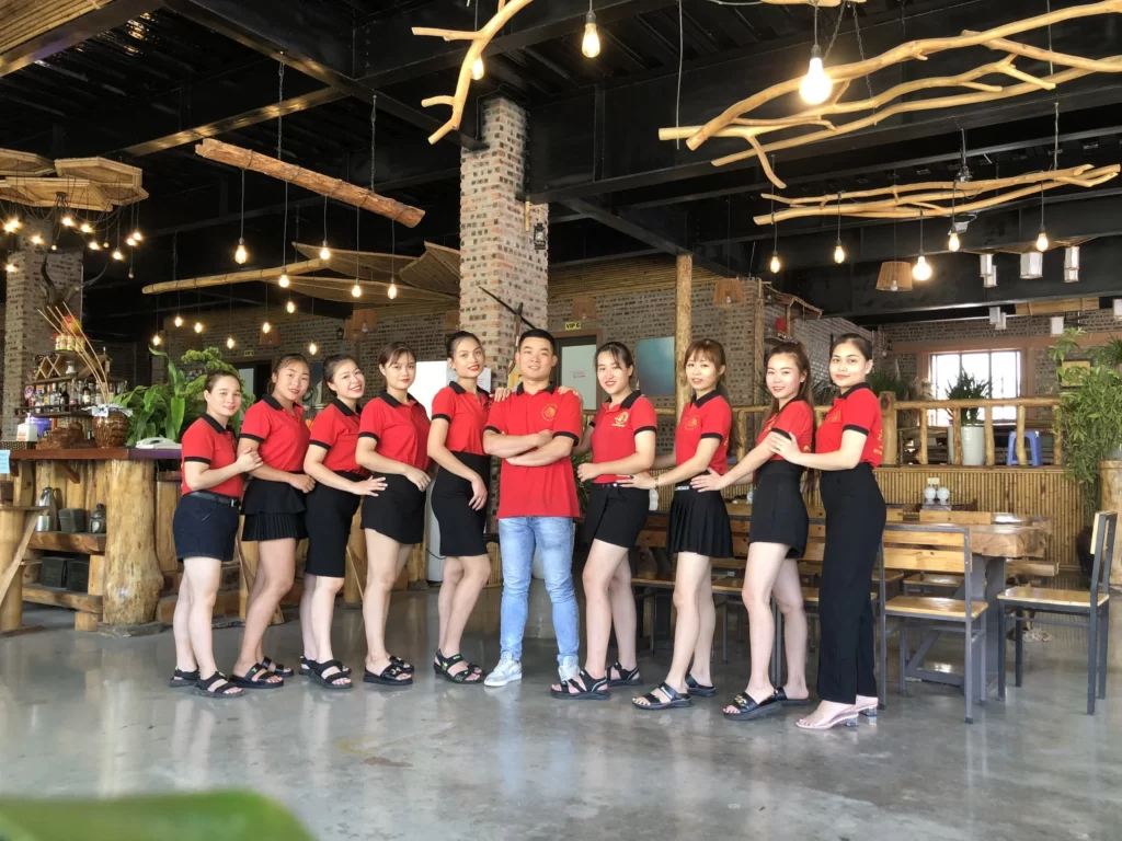 Đội ngũ nhân viên nhà hàng Hợp Thủy