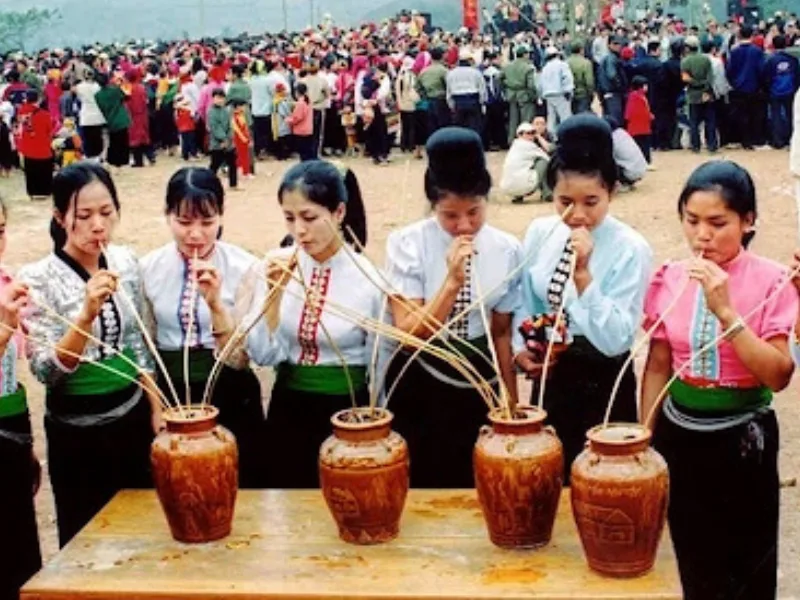 Rượu cần Hòa Bình - Đặc sản và điểm đến du lịch nổi tiếng tại Mai Châu