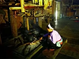 Bếp lửa truyền thống của người Thái